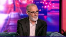 Στέλιος Μάινας: Η απουσία του πατέρα του από τα παιδικά του χρόνια, το διάλειμμα από την υποκριτική και η συγγραφή