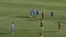 Απίστευτα σκηνικά στη Super League 2: Οι παίκτες της Καβάλας «έστειλαν» τον τερματοφύλακά τους στην κερκίδα μετά τα τραγικά του λάθη - Βίντεο 