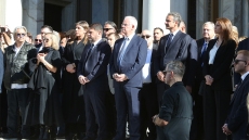 Δείτε ποιοι πολιτικοί και καλλιτέχνες βρέθηκαν στο τελευταίο αντίο στον Διονύση Σαββόπουλο - Δεν πήγαν ο Ανδρουλάκης και ο Φάμελλος