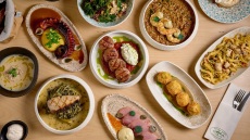 12 με Τόνο: Σύγχρονη ψαροφαγία στη Νέα Ερυθραία