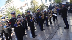 Με τη «Συννεφούλα» και το «Τι έπαιξα στο Λαύριο» αποχαιρέτησε η μπάντα του Πολεμικού Ναυτικού τον Διονύση Σαββόπουλο από τη Μητρόπολη