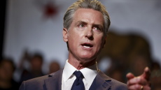 Ο Δημοκρατικός κυβερνήτης της Καλιφόρνιας Γκάβιν Νιούσομ σκέφτεται να θέσει υποψηφιότητα στις προεδρικές εκλογές του 2028