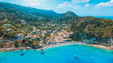 Πώς θα χτίζουν στα εκτός σχεδίου οικόπεδα στα νησιά του Αιγαίου και του Ιονίου - Οι όροι και οι προϋποθέσεις