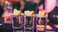 17χρονη κατέρρευσε μετά από κατανάλωση αλκοόλ στη Σαντορίνη - Μεταφέρθηκε στο νοσοκομείο