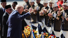 Με business και χορευτικές φιγούρες σφράγισε ο Τραμπ την ειρήνη μεταξύ Καμπότζης και Ταϊλάνδης - Δείτε βίντεο