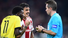 Αιχμές Παντελή Θαλασσινού για τη διαιτησία του Ολυμπιακός - ΑΕΚ: «Χαρίστηκε κόκκινη στον Γκαρθία και κίτρινη στον Έσε»