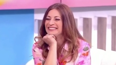 Κύπρια παρουσιάστρια δεν μπορούσε να θυμηθεί το όνομα του καλεσμένου της - Τον είπε Λάμπη, Σάκη, αλλά ποτέ Μπάμπη