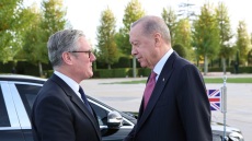 Στην Άγκυρα ο Στάρμερ, συναντάται με τον Ερντογάν - Έστειλε δύο Eurofighter στην Τουρκία πριν την άφιξή του, λέει βρετανικό μέσο