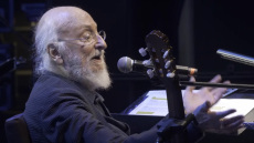 Διονύσης Σαββόπουλος: Η συγκλονιστική εξομολόγηση στην τελευταία του παράσταση - Βίντεο