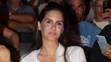 Η Αλεξάνδρα Νίκα δημοσίευσε φωτογραφία με τον γιο της να κρατάει την ελληνική σημαία
