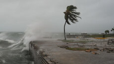 Ο τυφώνας Μελίσα ενισχύεται δραματικά με ανέμους 300 χλμ/ώρα: «Τελευταία ευκαιρία να προστατεύσετε τη ζωή σας»