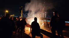 Παραμένουν στα μπλόκα στον ΒΟΑΚ αγρότες και κτηνοτρόφοι - Θα ανοίξει ο δρόμος μετά τα μεσάνυχτα