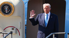 Τι καταφέρνει ο Τραμπ με τους υπαινιγμούς του για τρίτη θητεία