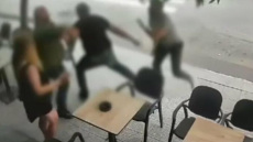 Θανάσιμος ξυλοδαρμός στο Ναύπλιο: Μόνον 9 χρόνια μόνο κάθειρξη στους δύο δράστες - Βίντεο από το τραγικό περιστατικό