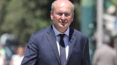 Χατζηδάκης: Αντίπαλος μας η ακρίβεια και όχι η αντιπολίτευση - Ακούμε τι μας λένε οι πολίτες