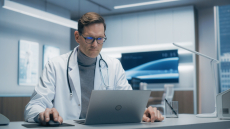 Σε λειτουργία ο Ψηφιακός Βοηθός Ιατρού – «Νέα εποχή για το ΕΣΥ», λέει ο Άδωνις Γεωργιάδης
