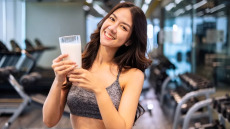 Ροφήματα πρωτεΐνης: Πότε ωφελούν τα υγρά γεύματα και τι πρέπει να προσέχουμε – Η ειδικός εξηγεί