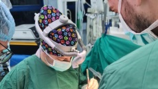 Για πρώτη φορά γυναίκα γιατρός έκανε μεταμόσχευση ήπατος στην Ελλάδα – Ποια είναι η Ελένη Καρακάση