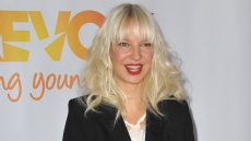 Sia: Απορρίφθηκε το αίτημα του εν διαστάσει συζύγου της για αποκλειστική επιμέλεια του γιου τους