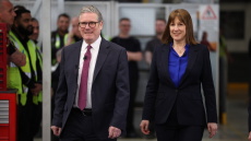 Ο Στάρμερ μελετά «νέες πληροφορίες» για το λάθος της υπουργού Οικονομικών – Της έχει πλήρη εμπιστοσύνη
