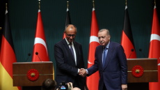 Κριτική στον Μερτς για την επίσκεψή του στην Τουρκία και την προσπάθεια να περιοριστεί σε «θετική ατζέντα»