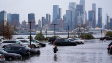 Η Νέα Υόρκη πνίγηκε από τη βροχή – Δύο νεκροί, προβλήματα στις πτήσεις, προειδοποιήσεις για πλημμύρες