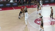 Μονακό - Παναθηναϊκός: Ένταση μεταξύ Οκόμπο και Σλούκα, ο διαιτητής σταμάτησε τον Γάλλο με λαβή - Δείτε βίντεο 