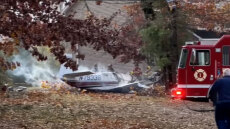 Συντριβή μικρού αεροσκάφους έξω από σπίτι στη  Σαρατόγκα Νέας Υόρκης - Νεκρός ο πιλότος, ένας σοβαρά τραυματίας, δείτε βίντεο