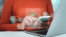 Υποχρεωτική από 1/12 η αποδοχή πληρωμής με IRIS από τις επιχειρήσεις στις λιανικές συναλλαγές 