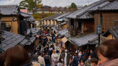 Η Ασία εκπέμπει SOS: Επίγειοι παράδεισοι σε... ασφυξία, ο υπερτουρισμός καταστρέφει τα σημαντικότερα μνημεία και αξιοθέατα