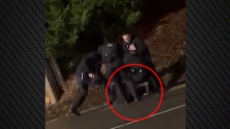 Βίντεο: «Σκοτώστε με» φώναζε στους αστυνομικούς ο ύποπτος της επίθεσης στο τρένο στη Βρετανία – Τον ακινητοποίησαν με taser