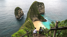 Μπαλί: Αναστέλλεται η κατασκευή γυάλινου ασανσέρ ύψους 182 μέτρων στη διάσημη παραλία Κελίνγκινγκ - Δείτε βίντεο
