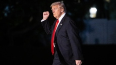 Δασμοί, δολάριο σε πίεση, bitcoin και χρυσός στα ύψη: Οι αγορές ένα χρόνο μετά τη νίκη Τραμπ