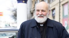 Πολιτική δίωξη σε βάρος του καταγγέλλει πάστορας και επικριτής του Όρμπαν
