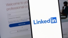LinkedIn: Από σήμερα χρησιμοποιεί δεδομένα χρηστών στην ΕΕ για να εκπαιδεύσει μοντέλα τεχνητής νοημοσύνης