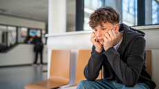 Νέοι σε κρίση - Γιατί η ψυχική υγεία των Ελλήνων κλονίζεται