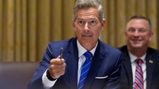 Ο εναέριος χώρος των ΗΠΑ μπορεί να κλείσει αν κρίνουμε ότι δεν είναι ασφαλής λόγω shutdown, λέει ο Αμερικανός υπουργός Μεταφορών