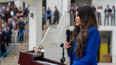 Συνάντηση γνωριμίας της Κίμπερλι Γκιλφόιλ με το προσωπικό της αμερικανικής πρεσβείας - Δείτε φωτογραφίες