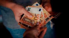 Επίδομα 250 ευρώ - Επιστροφή ενοικίου: Πότε θα τα λάβουν οι δικαιούχοι