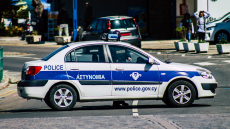 Επτά πιστόλια εντοπίστηκαν σε χωράφι στη Λευκωσία - Αυτοκίνητο εμβόλισε περιπολικό και διέφυγε προς τα κατεχόμενα
