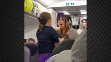 Βίντεο: Χαμός σε πτήση στο Βιετνάμ, έδιωξαν γυναίκα που φώναζε και έκλαιγε για να καθίσει δίπλα στον σύντροφό της