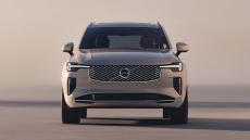 H Volvo κρατά τους βενζινοκινητήρες 