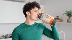 Πόσο ασφαλής είναι η κρεατίνη στους εφήβους; Ο ειδικός μιλά για τις ασφαλείς δόσεις
