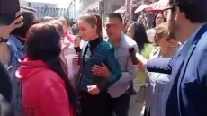 Βίντεο: Η πρόεδρος του Μεξικού δέχθηκε σεξουαλική επίθεση - Άνδρας της έπιασε το στήθος και προσπάθησε να τη φιλήσει
