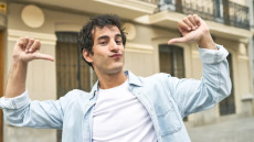 Ζείτε με έναν ναρκισσιστή; 5 συμπεριφορές που θα σώσουν τη σχέση σας (ή τουλάχιστον εσάς)