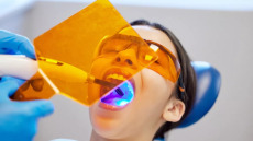 Η επικίνδυνη ουσία που κρύβεται στα σφραγίσματα – Έχει απαγορευτεί στην Ευρώπη, τι ισχύει στις άλλες χώρες
