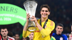 Ολυμπιακός: Έφτασε στις 100 συμμετοχές ο Τζολάκης 