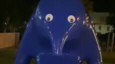 19χρονη στην Αυστραλία κατηγορείται για φθορά έργου τέχνης - Του έβαλε αυτοκόλλητα μάτια