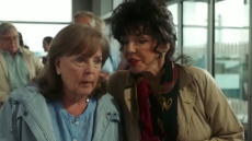 Η Τζόαν Κόλινς  αποχαιρετά την Πολίν Κόλινς: Δεν ήταν μόνο μια φανταστική ηθοποιός, αλλά και μια ξεχωριστή φίλη