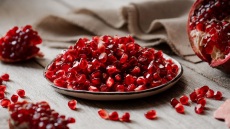 Ρόδι: Ένας οδηγός για την επιλογή, το καθάρισμα και την αποθήκευση
